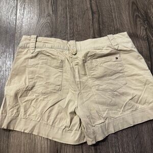Tommy Hilfiger Women's Beige Cargo Shorts size 2 pockets